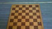 Tabuleiro em madeira para xadrez e damas